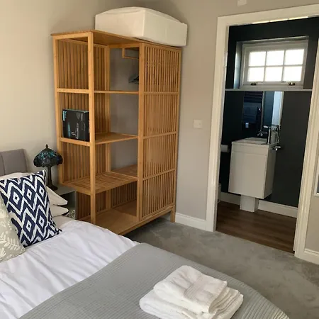 Hops Cottage, - 2 Bedroom With Private Parking In Gated Mews 펜션 *