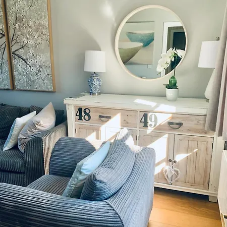 Hops Cottage, - 2 Bedroom With Private Parking In Gated Mews
