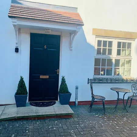 Hops Cottage, - 2 Bedroom With Private Parking In Gated Mews 얌