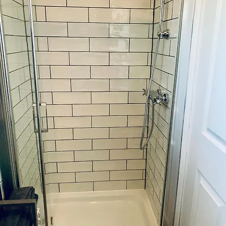 펜션 Hops Cottage, - 2 Bedroom With Private Parking In Gated Mews 얌