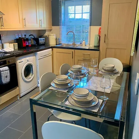 Hops Cottage, - 2 Bedroom With Private Parking In Gated Mews 펜션 얌