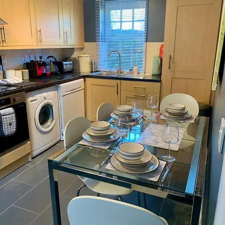 Hops Cottage, - 2 Bedroom With Private Parking In Gated Mews 펜션 얌
