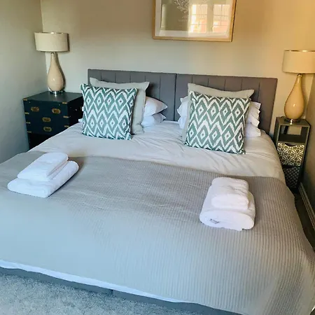 Hops Cottage, - 2 Bedroom With Private Parking In Gated Mews 얌